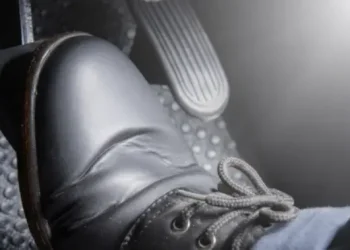 Penyebab dan Cara Mengatasi Rem Mobil yang Keras