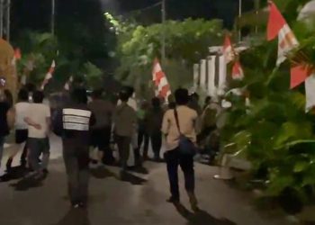 Kesaksian Satpam Perumahan: Massa Menjarah dalam Tiga Gelombang