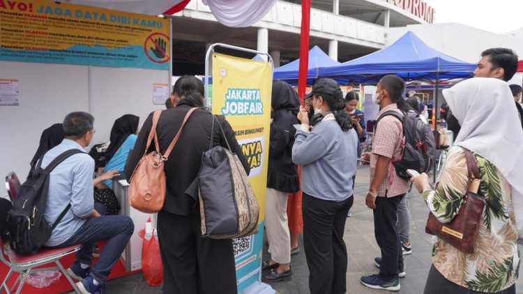 Gen Z Harus Menjadi Tulang Punggung Keluarga Namun Sulit Mencari Pekerjaan