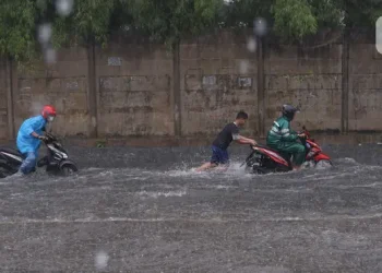 15 RT dan 1 Ruas Jalan di Jaktim Terendam Banjir Usai Hujan Deras pada Senin Malam