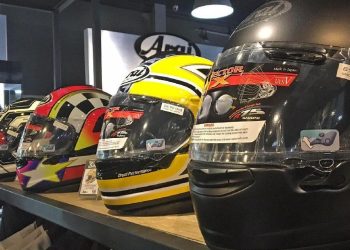 Panduan Mencuci Helm Premium yang Benar di Rumah