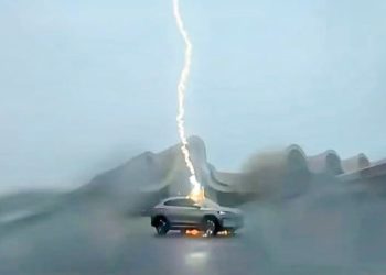 Kondisi Mobil Listrik Usai Tiga Kali Tersambar Petir