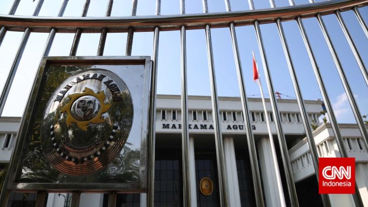 Ketua MA Terima Pelat Nomor Khusus MA 1 Sebagai Pengganti RI 8