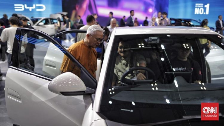 Pengunjung GIIAS 2025 Meningkat, Proyeksi Penurunan Nilai Transaksi