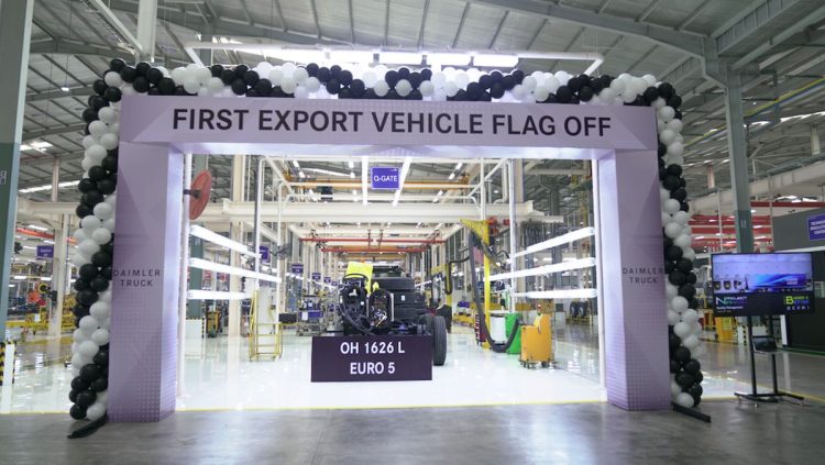 Ekspor Perdana Sasis Bus Produksi Indonesia oleh Daimler