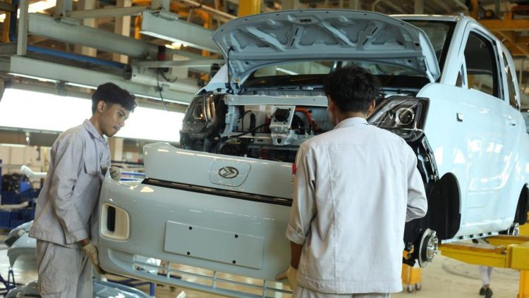Produsen Otomotif Indonesia Tertekan tapi Dilarang Melakukan PHK