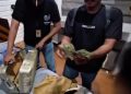 Polisi Grebek Apartemen Kalibata Temukan Uang Dolar dan Rupiah Palsu