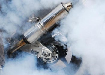 Knalpot Motor Berbau Aneh Tanda Masalah Mesin yang Perlu Diwaspadai