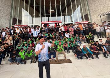 Aksi Damai Ojol dan Ormas di DPRD Tangsel untuk Tolak Anarkisme