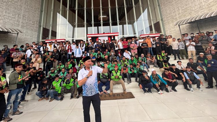 Aksi Damai Ojol dan Ormas di DPRD Tangsel untuk Tolak Anarkisme