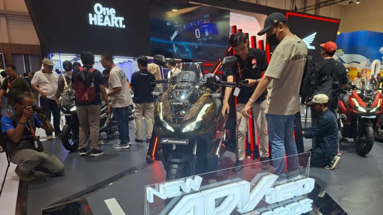 Honda ADV160 dan Motor Listrik Sukses Hiasi Booth AHM di IMOS 2025