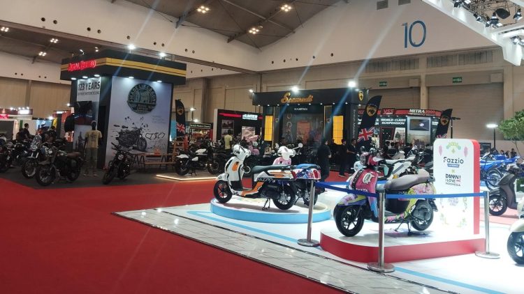 Hadirkan Motor Listrik Teknologi Cerdas dan Diskon Spesia di IMOS 2025