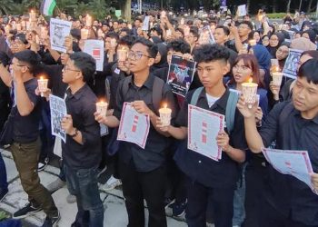 Aksi Damai Mahasiswa IPB Tunjukkan Rapor Merah kepada DPR dan Pemerintah