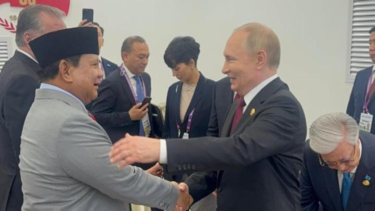 Prabowo Pertemukan Diri dengan Putin di China, Apa yang Dibahas?