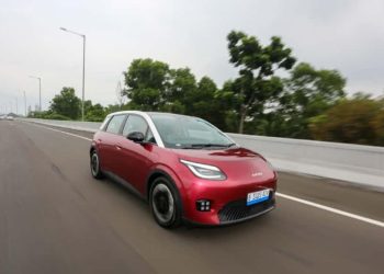 Sensasi Berkendara Aion UT Jakarta Bandung Tanpa Isi Ulang Daya