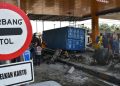 Truk Rem Blong Lagi Seruduk Gerbang Tol Ciawi