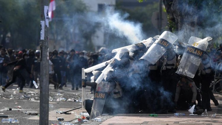 Kekhawatiran Aksi Anarkis Berdampak pada Penjualan Kendaraan di Indonesia