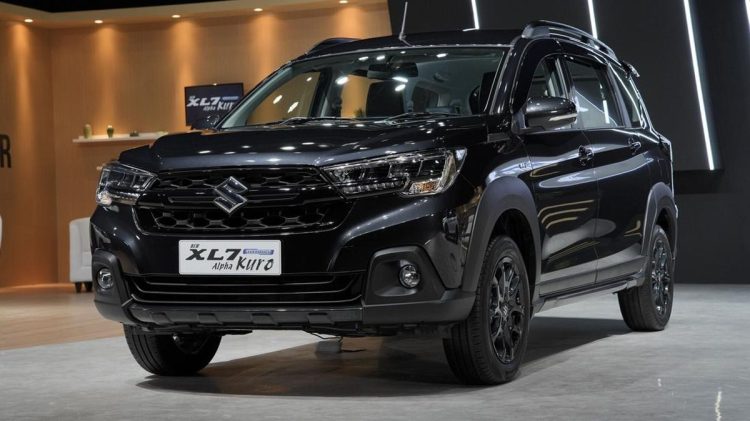 New XL7 Hybrid Alpha Kuro dari Suzuki Resmi Dikenalkan dengan Aksen Hitam yang Elegan