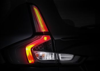 XL7 Hybrid Kuro Meluncur dengan Harga Rp300 Jutaan