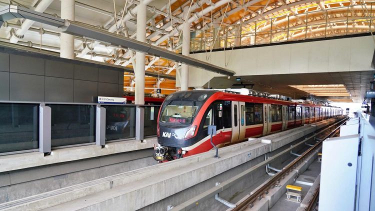 Biang Kerok Gangguan LRT Jabodebek Bikin Penumpang Dievakuasi Jalan Kaki di Sisi Rel