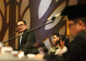 Raih Gelar Doktor, Pimpinan Baleg Teliti Desain Pemerintahan Desa untuk Ekonomi Lokal