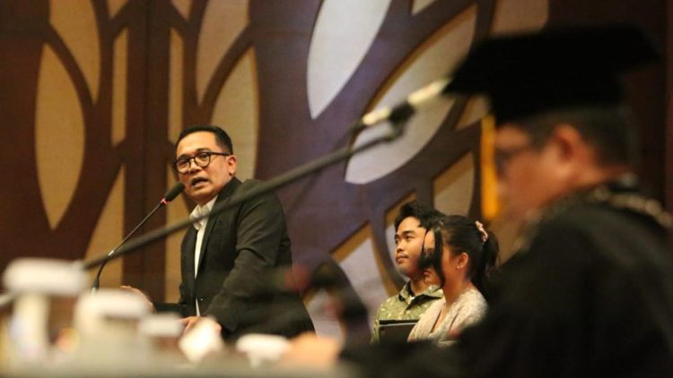 Raih Gelar Doktor, Pimpinan Baleg Teliti Desain Pemerintahan Desa untuk Ekonomi Lokal