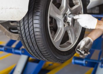 Jarak atau Waktu, Mana yang Lebih Tepat untuk Servis Mobil Rutin?