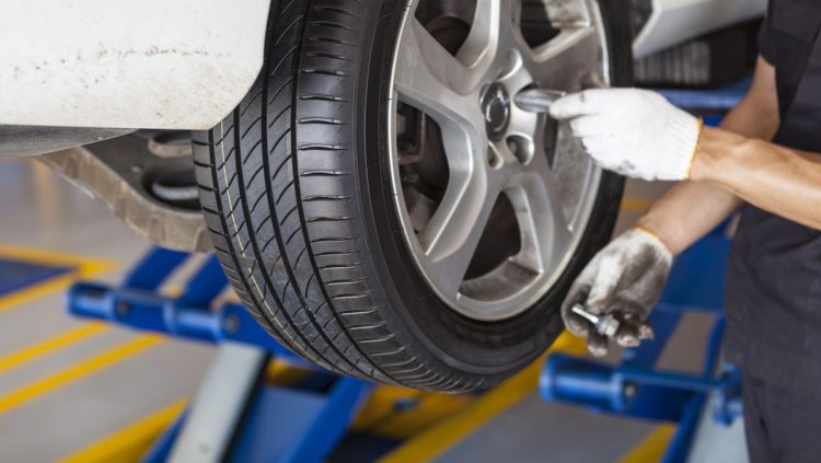 Jarak atau Waktu, Mana yang Lebih Tepat untuk Servis Mobil Rutin?