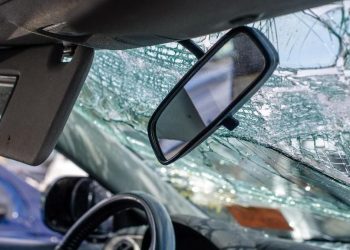 Tips Berkendara di Cuaca Ekstrem, Pelajaran dari Sopir yang Tewas Tertimpa Pohon
