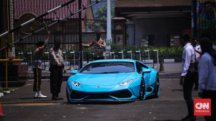 Motor Mobil Mewah Laku Dilelang Negara Dapat Rp9,8 M