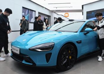 Mobil Listrik Parkir Tiba-tiba Jalan Sendiri Gegerkan Warga di China