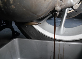 Oli Bekas Motor Jangan Dibuang Sembarangan