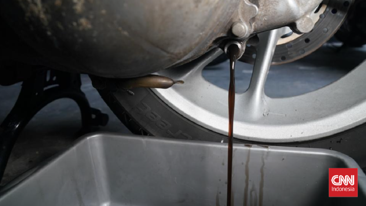 Oli Bekas Motor Jangan Dibuang Sembarangan