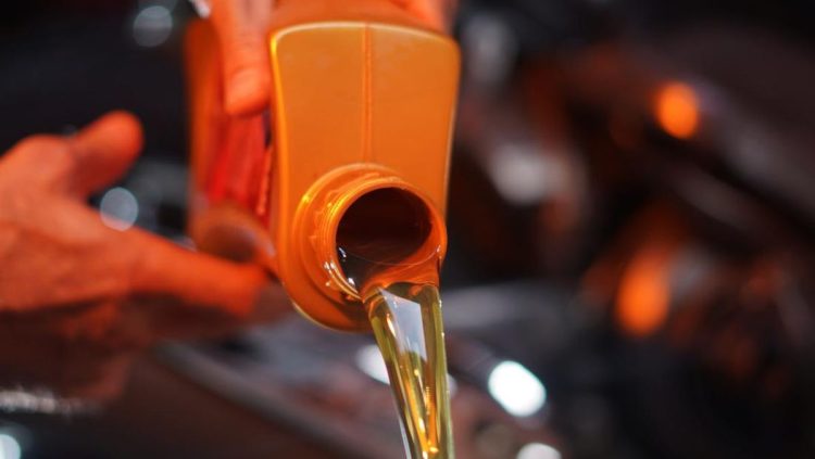 Cara Membaca Kode pada Kemasan Oli Mobil