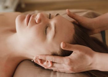 Perawatan Wajah 3-in-1 untuk Kulit Cerah, Sehat, dan Kencang