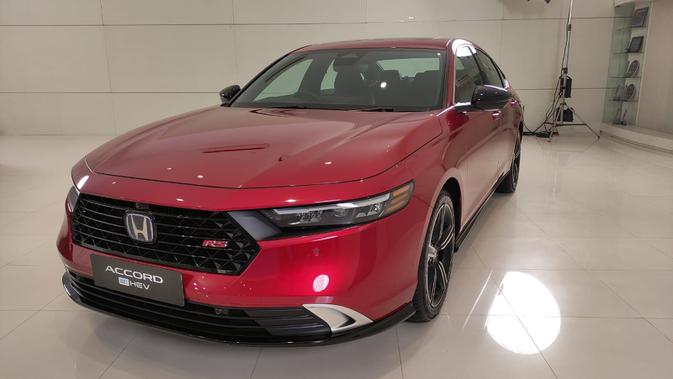 Perbandingan Toyota Camry HEV dan Honda Accord RS eHEV dalam Konsep Hybrid