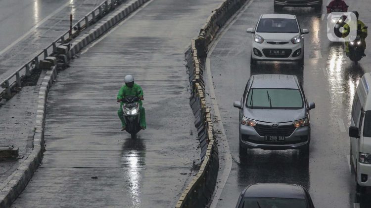 Waspada Hujan Petir di Jabodetabek Siang Nanti