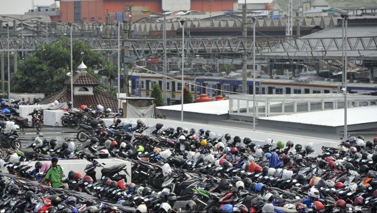 Bapenda Sita Pemilik Kendaraan yang Utang Pajak Motor dan Parkir Stasiun