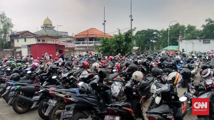 Motor Nunggak Pajak Ditempeli Surat Bayar dari Bapenda