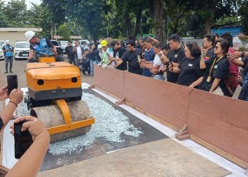 Musnahkan Belasan Ribu Busi Palsu Hasil Sitaan oleh NGK