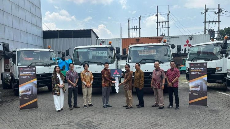 Fuso Serahkan Fighter X FM65F TH 4×2 kepada Pelanggan