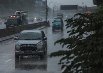 Perhatikan 4 Hal Penting Sebelum Liburan Naik Mobil Saat Musim Hujan