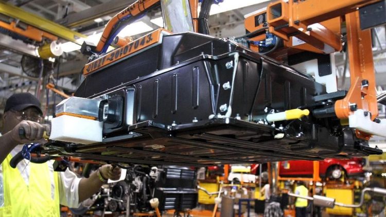 Produsen Kendaraan Listrik di China Wajib Bangun Stasiun Daur Ulang Limbah Baterai