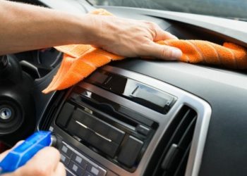 Tips Mengatasi Bau Rokok dalam Mobil Supaya Kabin Terasa Segar Lagi