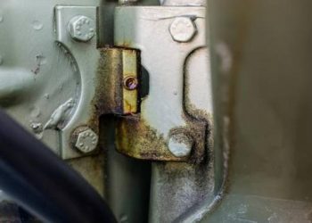 Mengatasi Karat di Engsel Pintu Mobil agar Tidak Merusak Komponen Lain