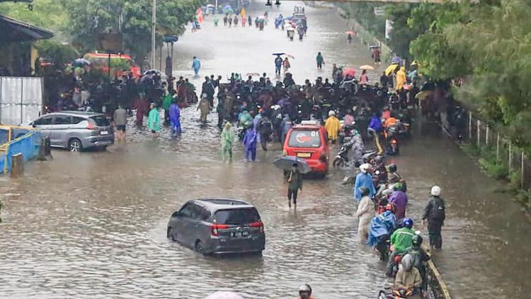 Banjir Menggenangi 9 RT di Jakarta Utara, Ratusan Warga Dievakuasi