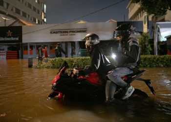 Kuras Oli Setelah Motor Terkena Banjir, Perlu atau Tidak?